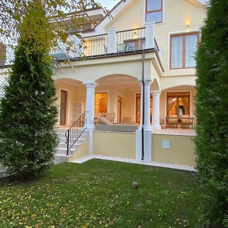 Apartaments Risnov Exterior photo